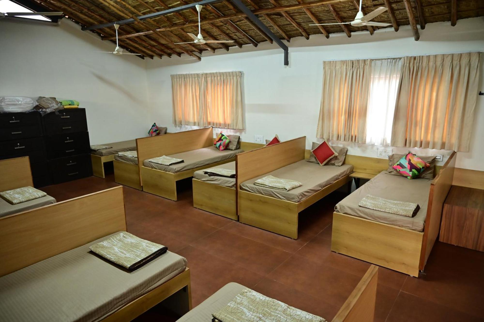The Hampi Cafe Hotel Buitenkant foto