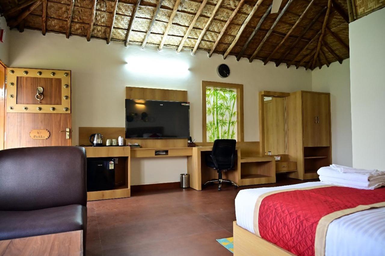 The Hampi Cafe Hotel Buitenkant foto